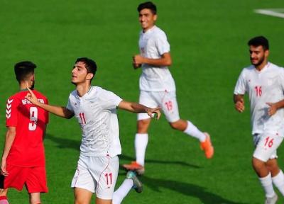 حاشیه دیدار جوانان ایران - امارات، حضور ساکت و مربیان پرسپولیس در ورزشگاه