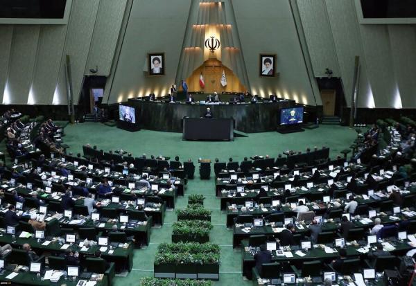 آغاز نشست غیرعلنی مجلس برای بررسی گزارش رئیس سازمان برنامه شروع نشست غیرعلنی مجلس برای آنالیز گزارش رئیس سازمان برنامه و بودجه