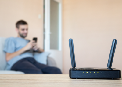قیمت و بسته اینترنت مودم با گوشی موبایل چه فرقی دارد؟ آیا اینترنت مودم مقرون به صرفه تر از اینترنت موبایل است؟