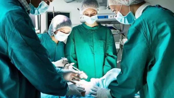 مشاجره تیم جراحی در اتاق عمل مشاجره تیم جراحی در اتاق عمل